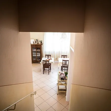 La Petite Maison Bed and Breakfast *